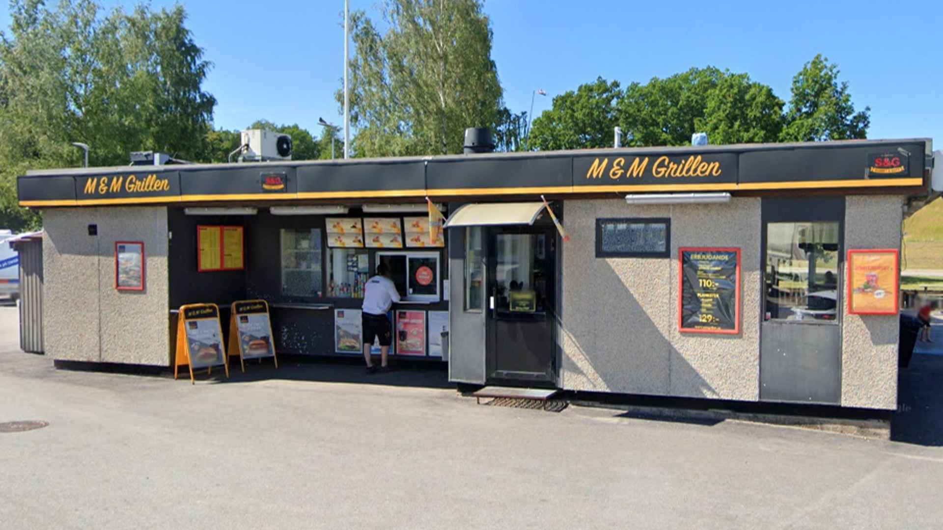Framsidan på M&M Grillen i Motala